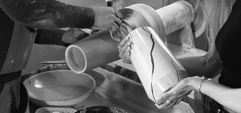 Gründerin Laura Eck in der Steinmetz Werkstatt auf der kroatischen Insel Brac