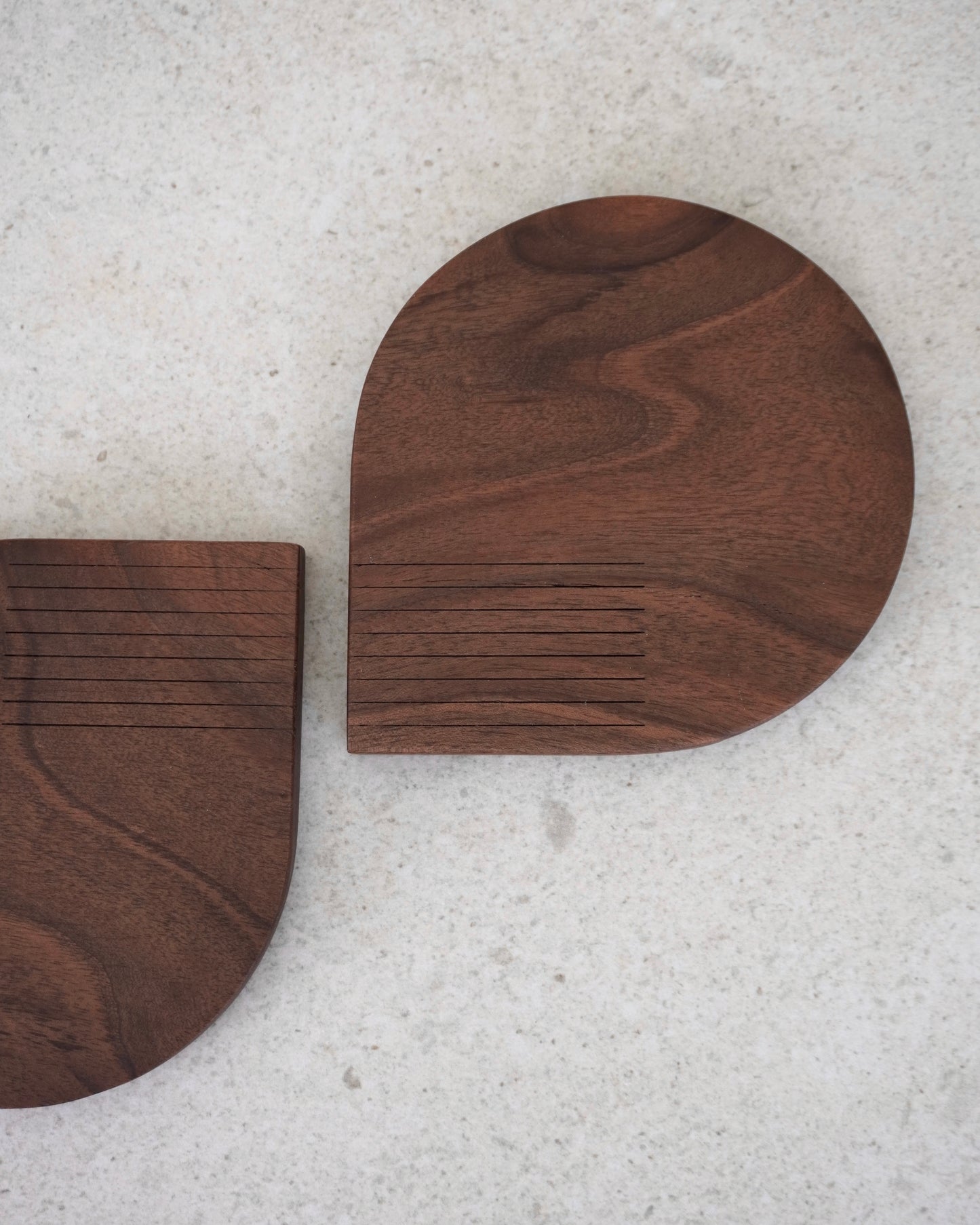 2er Set Walnuss Untersetzer Ela angeschnitten