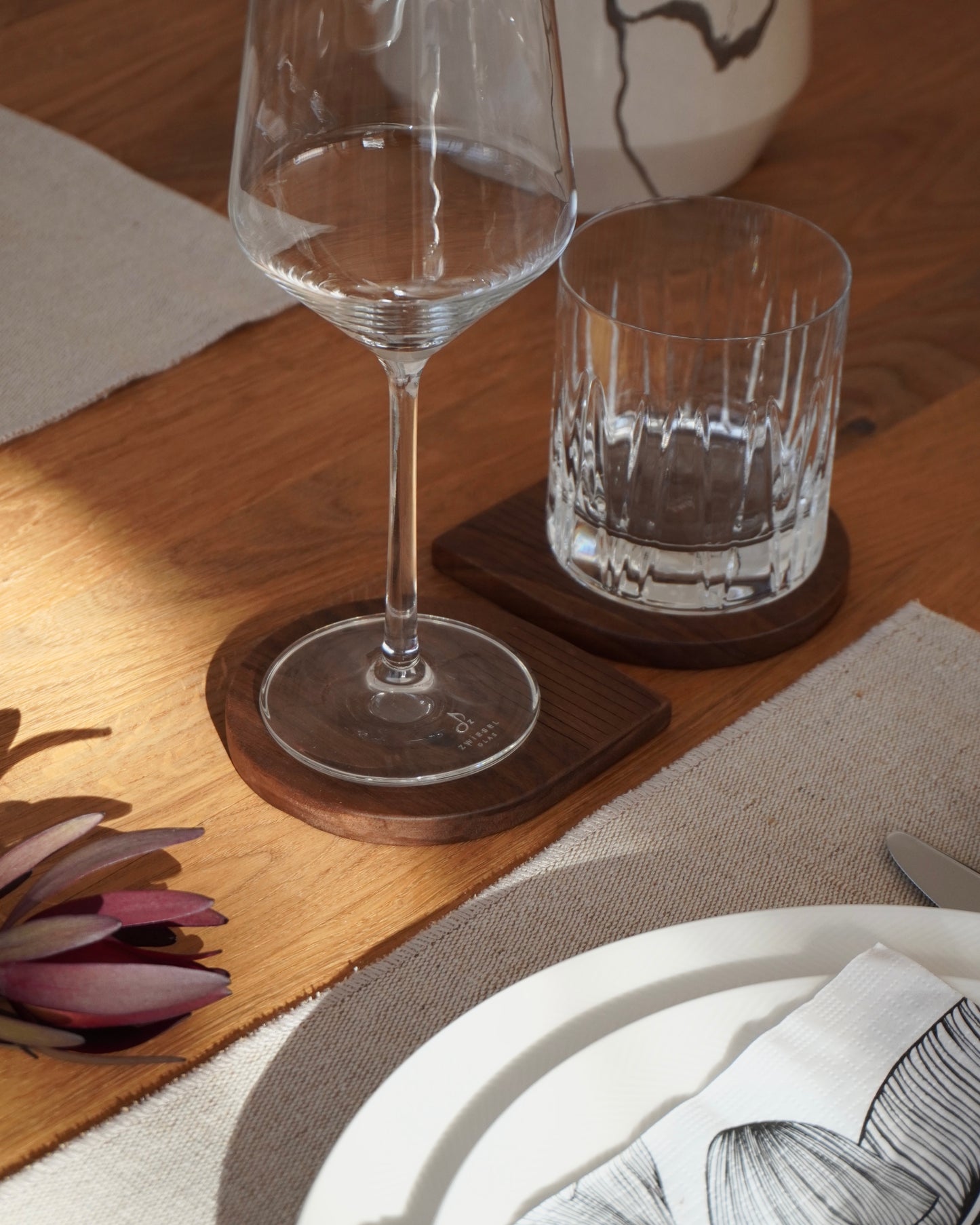 2er Set Walnuss Untersetzer Ela in tablesetting