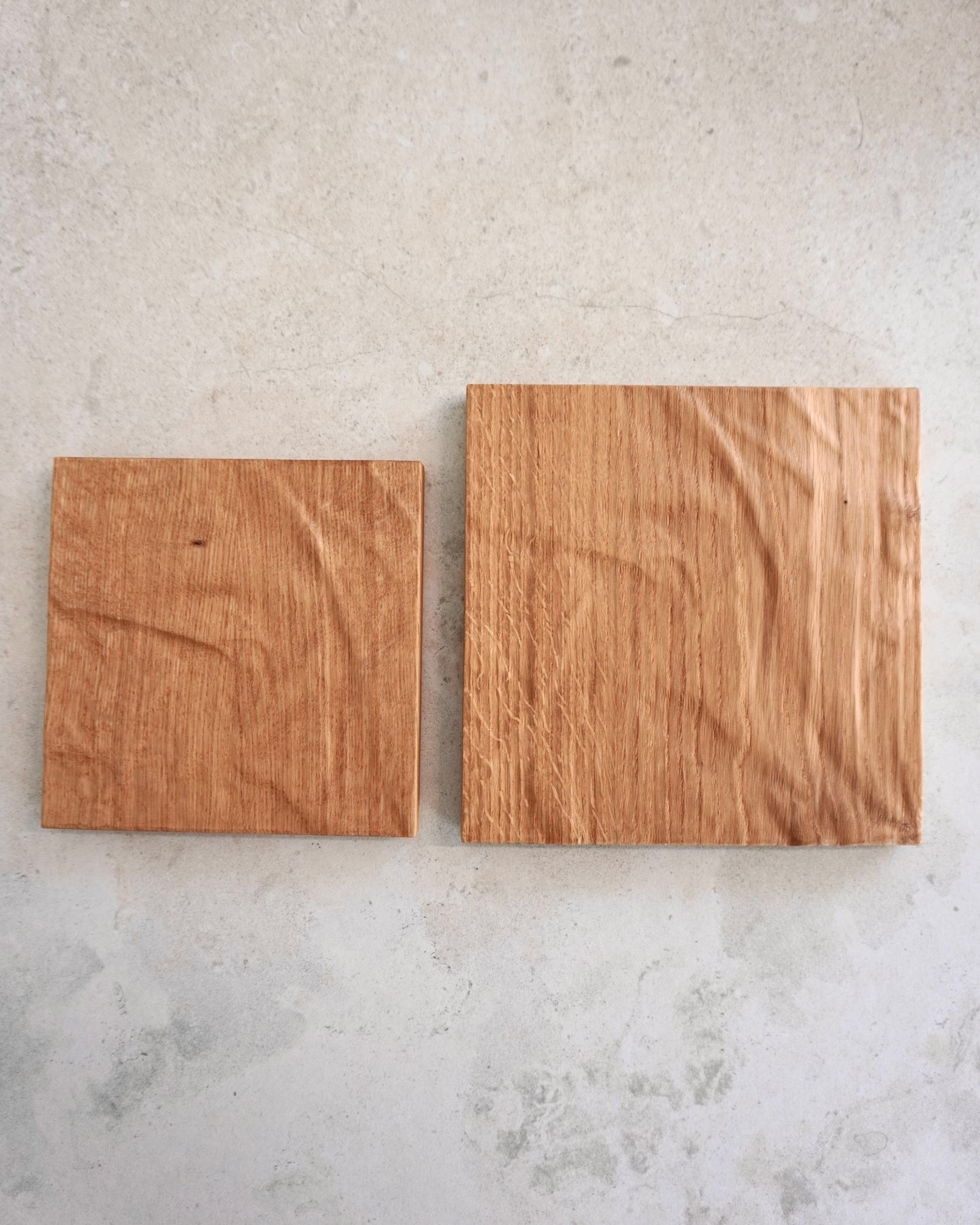 Topfuntersetzer Zoja in Eiche mit Faltenrelief groß und klein