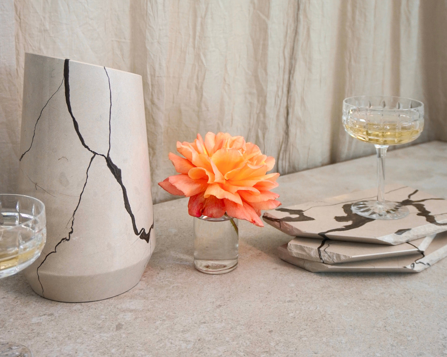 Weinkühler Vedran und kleine Ablage Ana